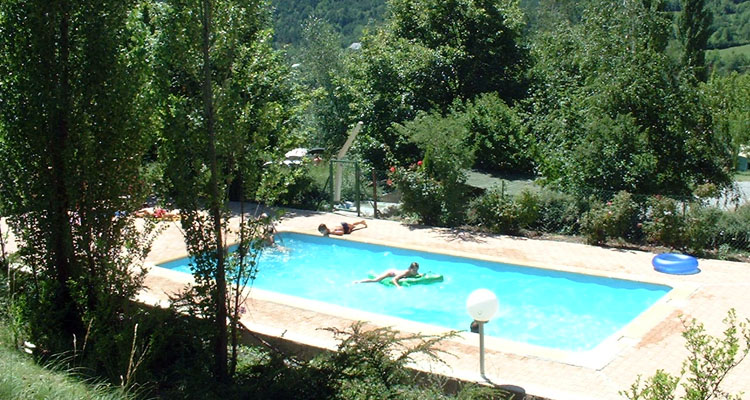 La piscine du camping Le Prieuré